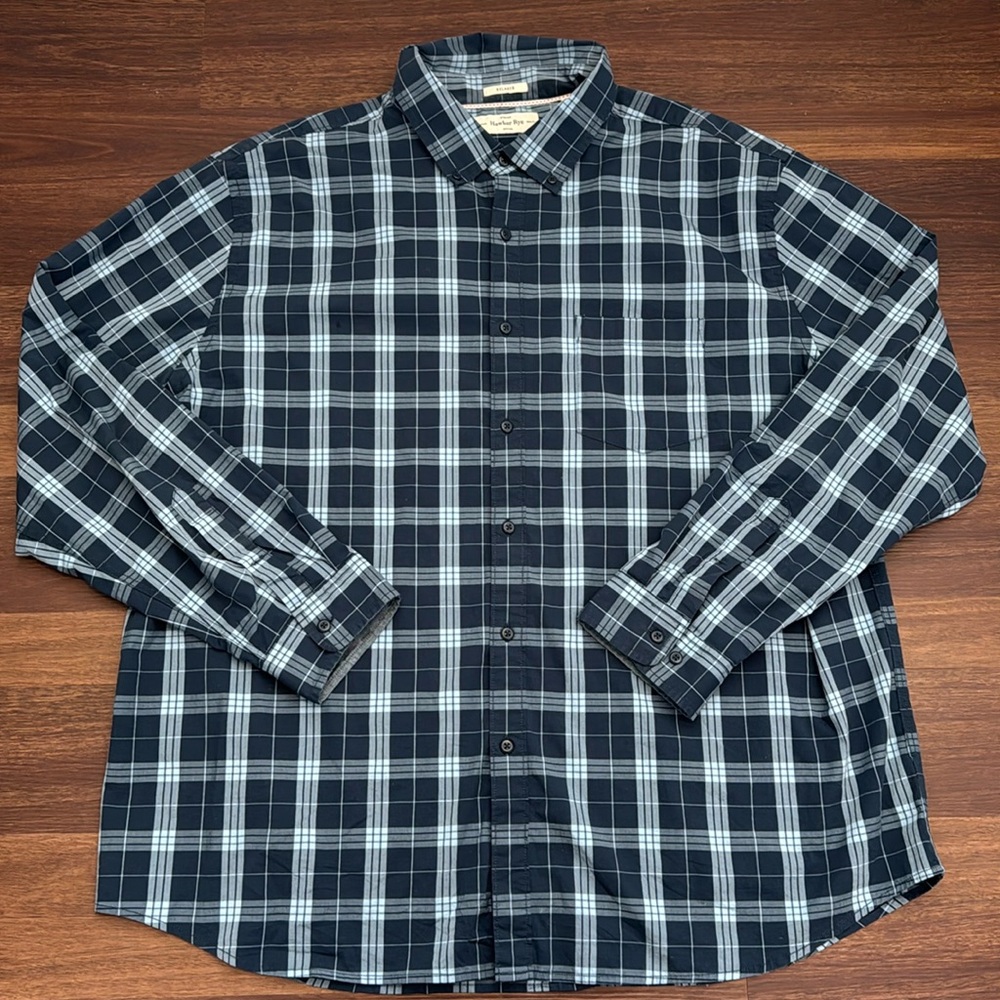 Men’s blue checked button down